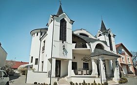 Hotel And Restaurant Velure